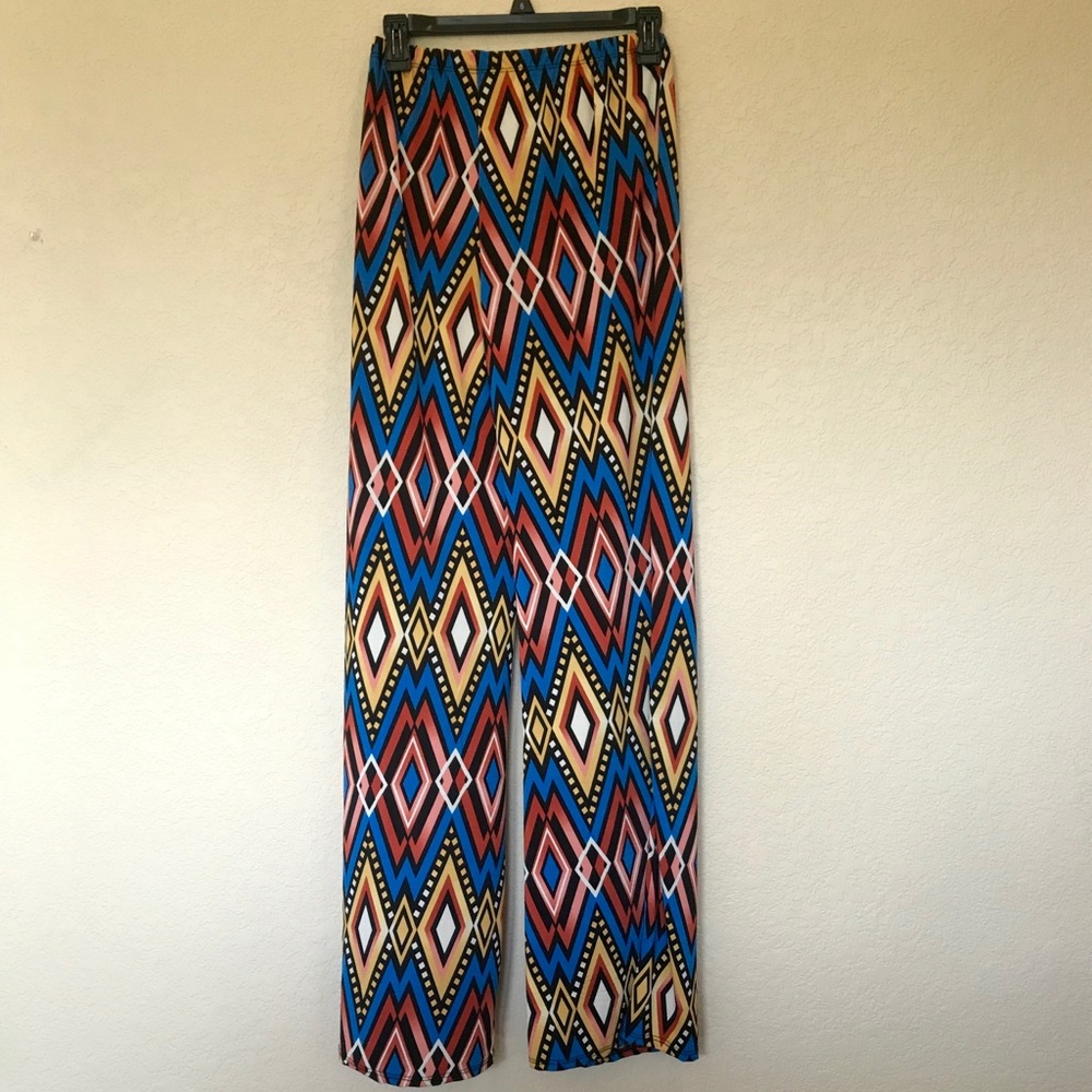 Patterned Moa stretchy pants.